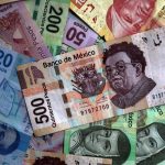 ¡Paso a pasito! Peso mexicano rompe la barrera de los $19 por dólar
