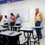 Trabaja de payaso para pagarse la universidad