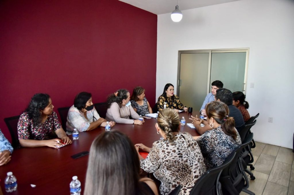 Atiende Vania López síndica de Córdoba a movimiento antorchista.