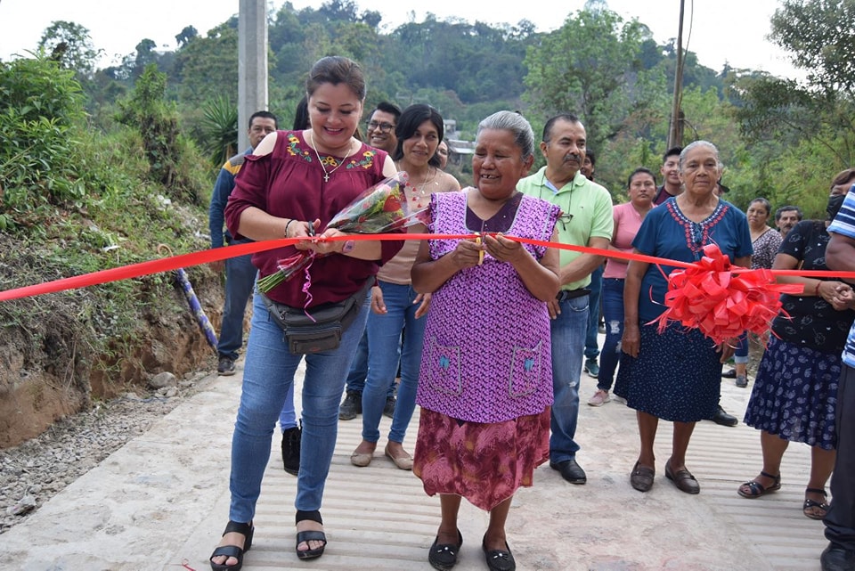 Inauguran calle con rampas y concreto hidráulico
