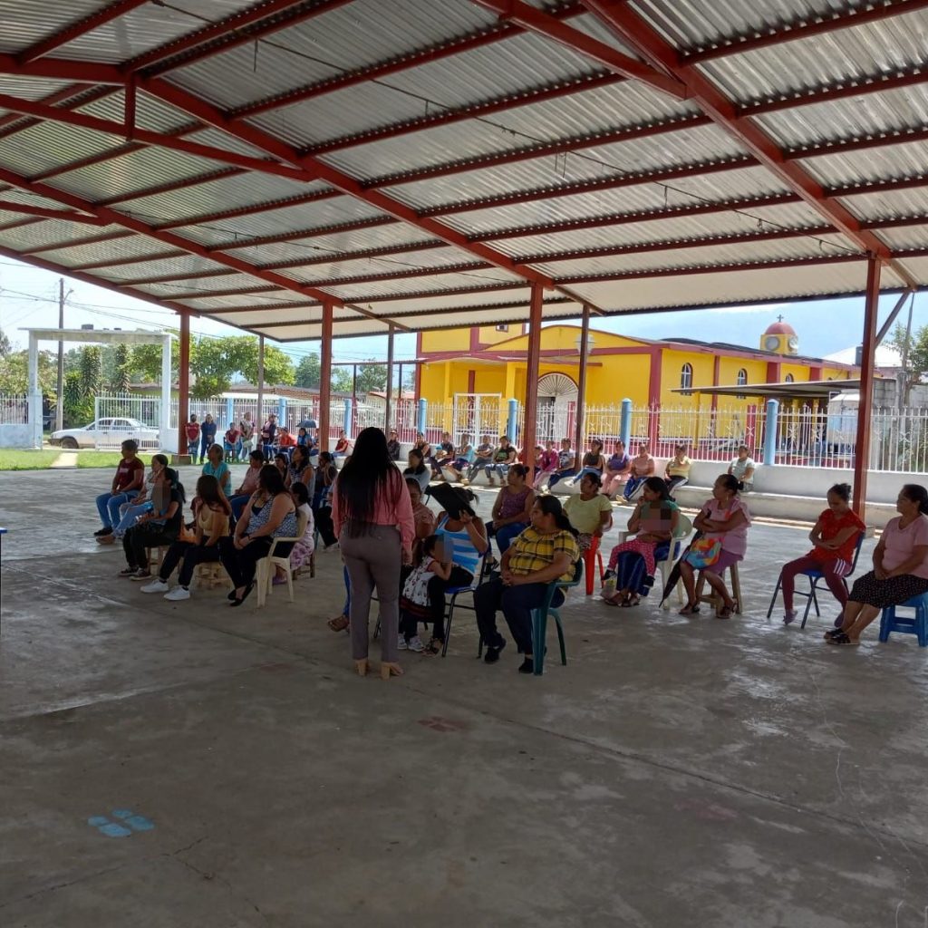Continuan trabajando con mujeres Ixhuatecas