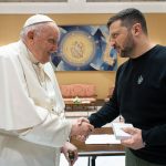 Papa Francisco se reúne con presidente de Ucrania