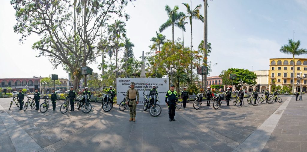 Entrega Alcalde de Córdoba equipo a Policía Municipal