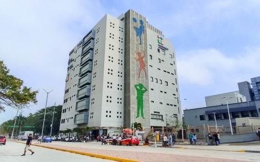 Trabajadores lesionados tras  caída de  elevador en el Hospital Infantil de Veracruz