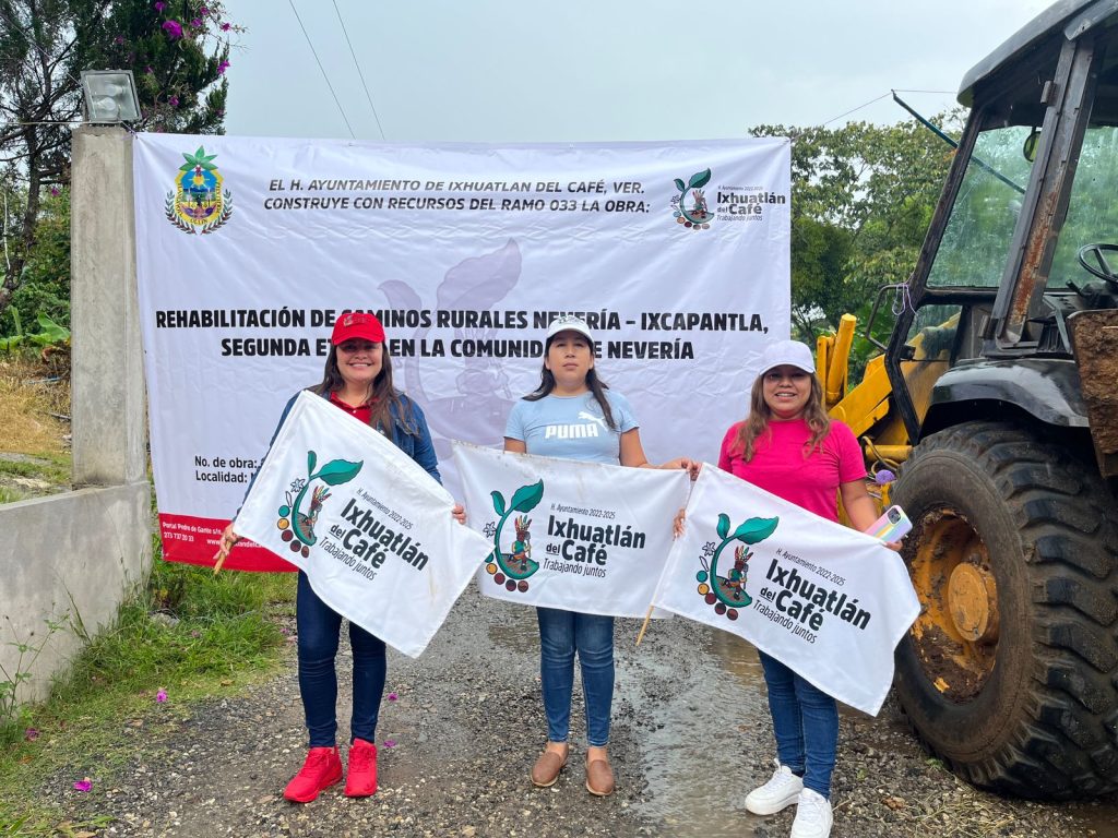 Dora le da banderazo a tres obras en Ixhuatlán del Café.