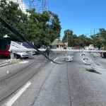 Hasta 10 horas para restablecer vialidad y luz tras accidente en Boca del Río