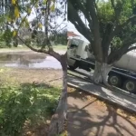 Hombre Compra Pipas de Agua para Llenar la Laguna de Lagartos en Veracruz