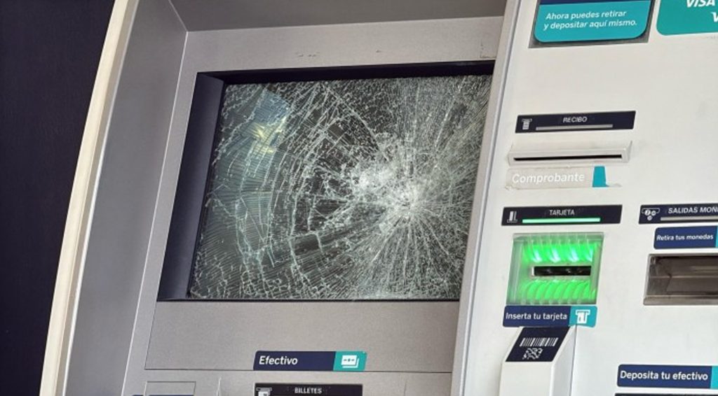Dañan cajeros automáticos en pleno centro de Xalapa durante la madrugada