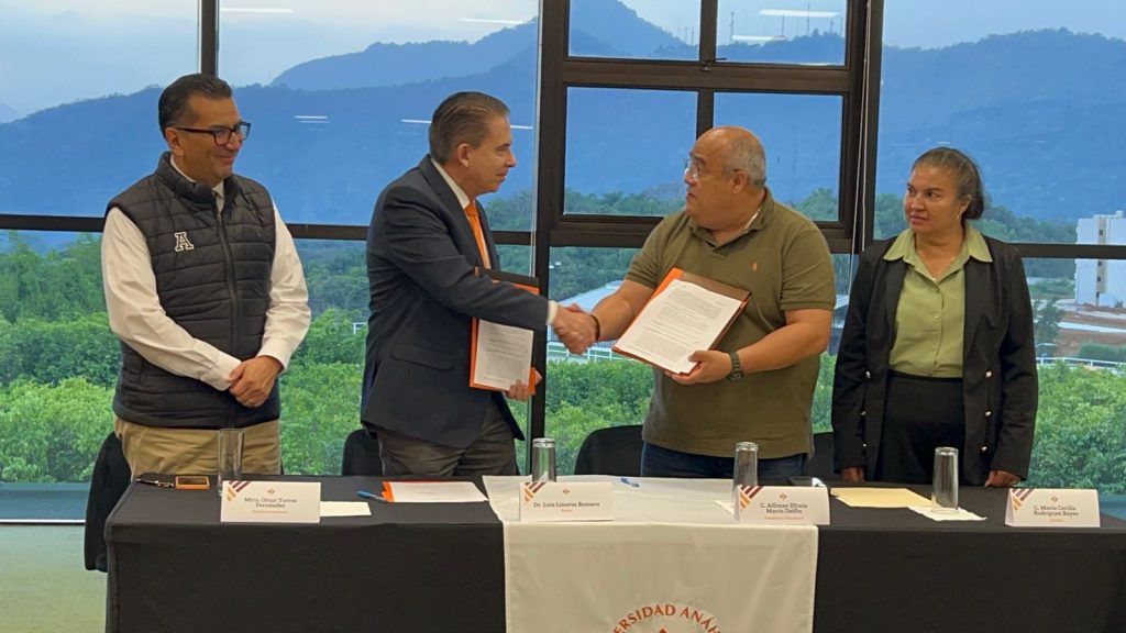 Sellan alianza por el talento: Ayuntamiento de Fortín y la Universidad Anáhuac.