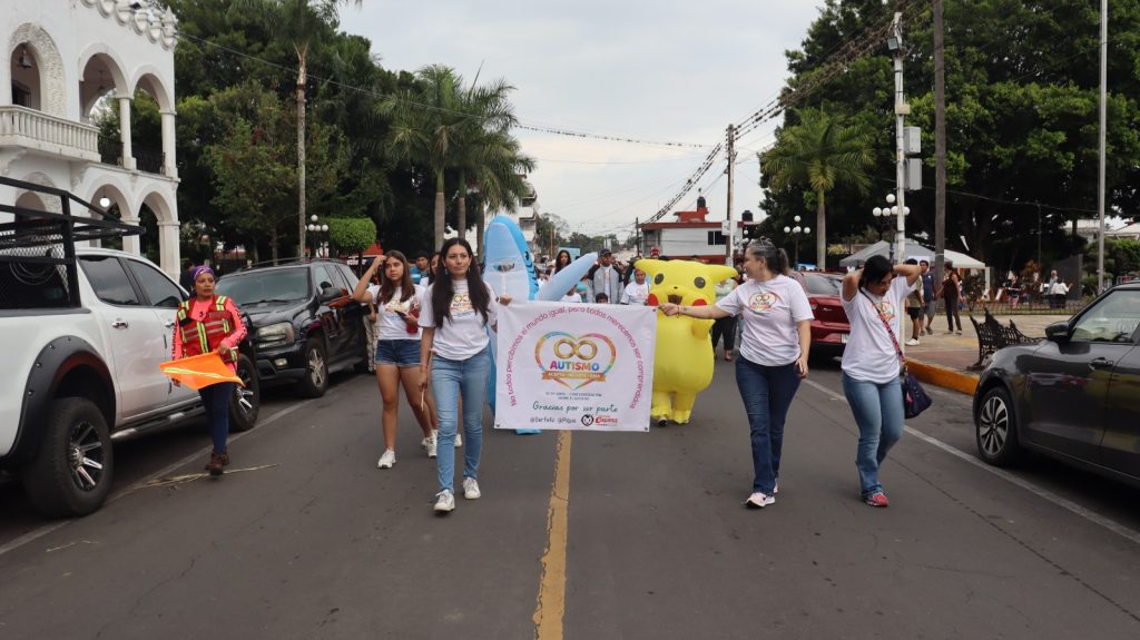 Con caminata conmemoran el Día Nacional de la Concienciación sobre el Autismo.