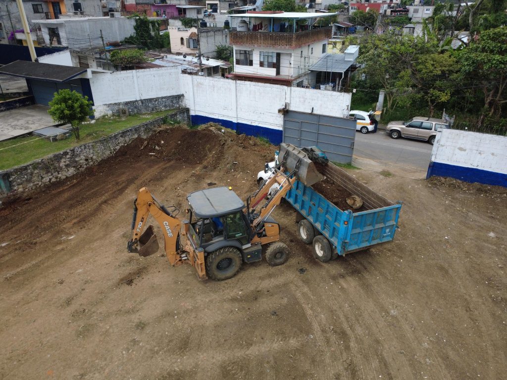 Continúan labores de imagen urbana en Fortín