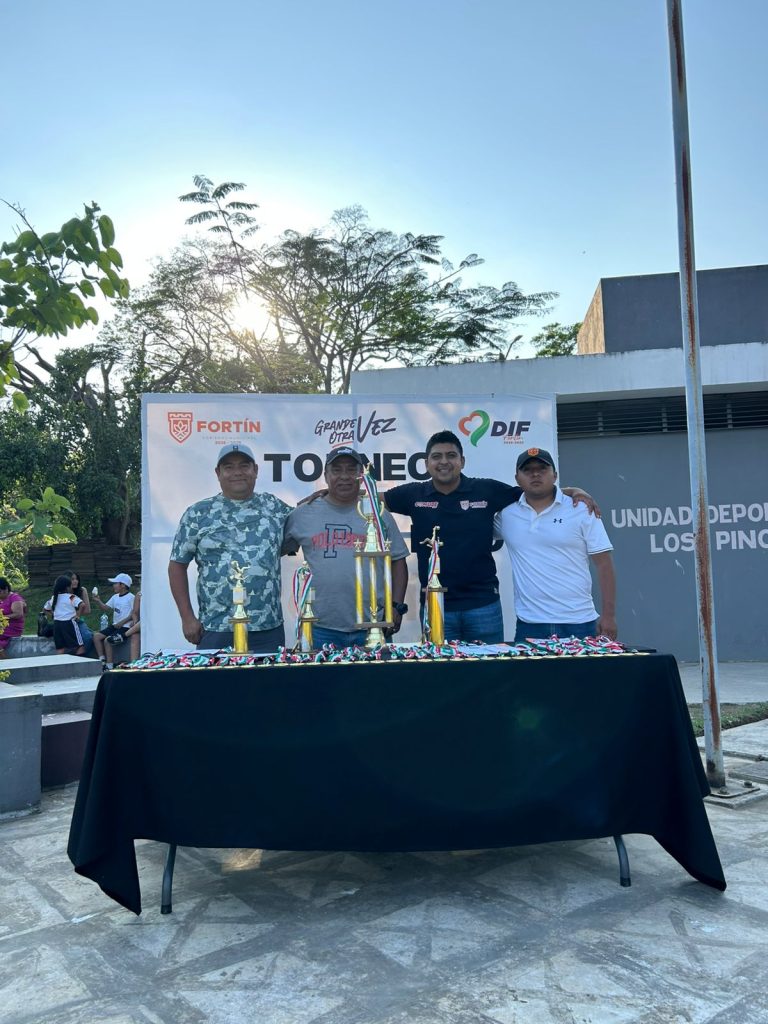 Realizan cuadrangular de fútbol por el Día del Niño en Los Pinos